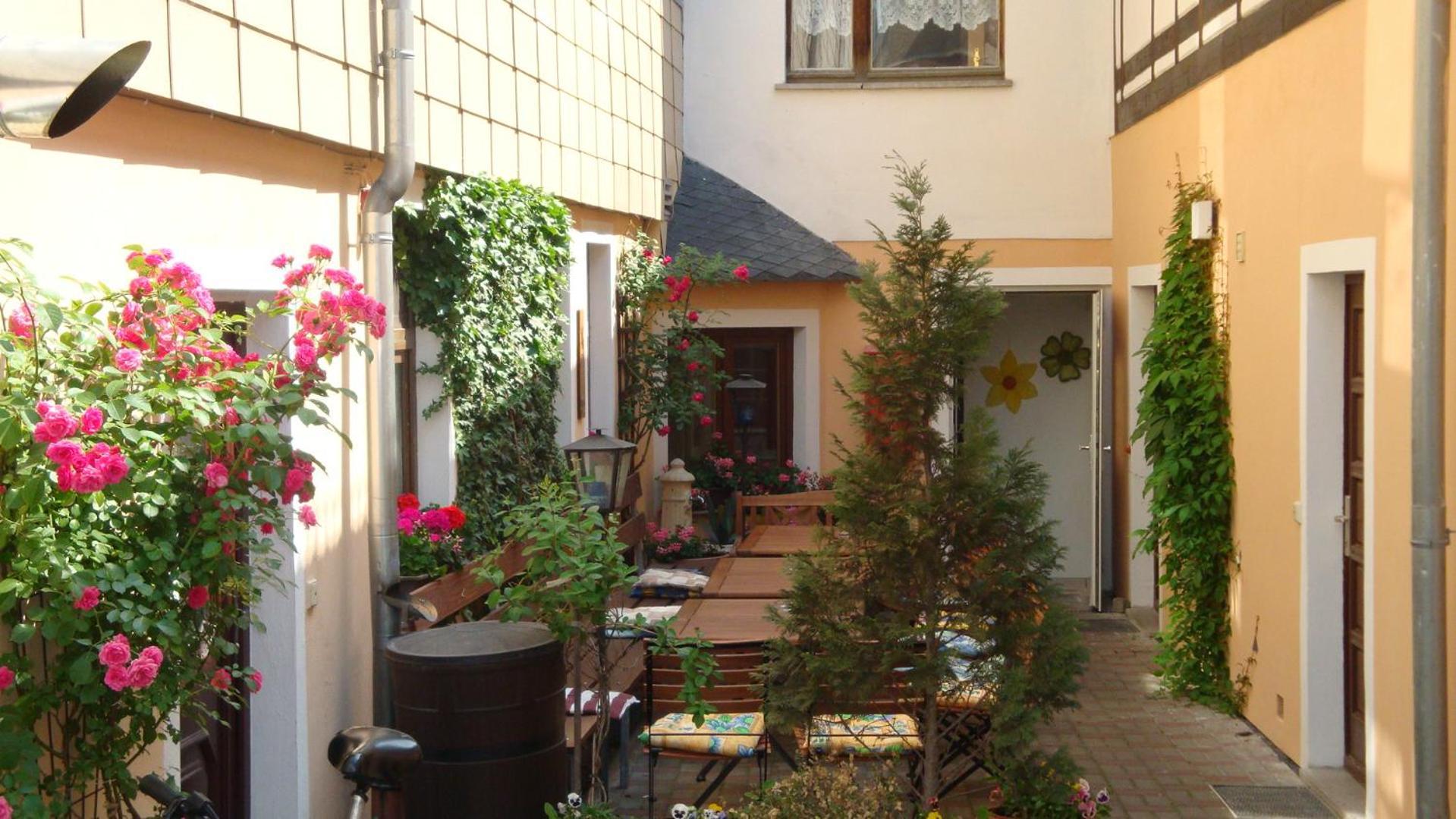 Pension & Ferienwohnungen Toepferstueb'L Saalfeld Saale Exterior foto