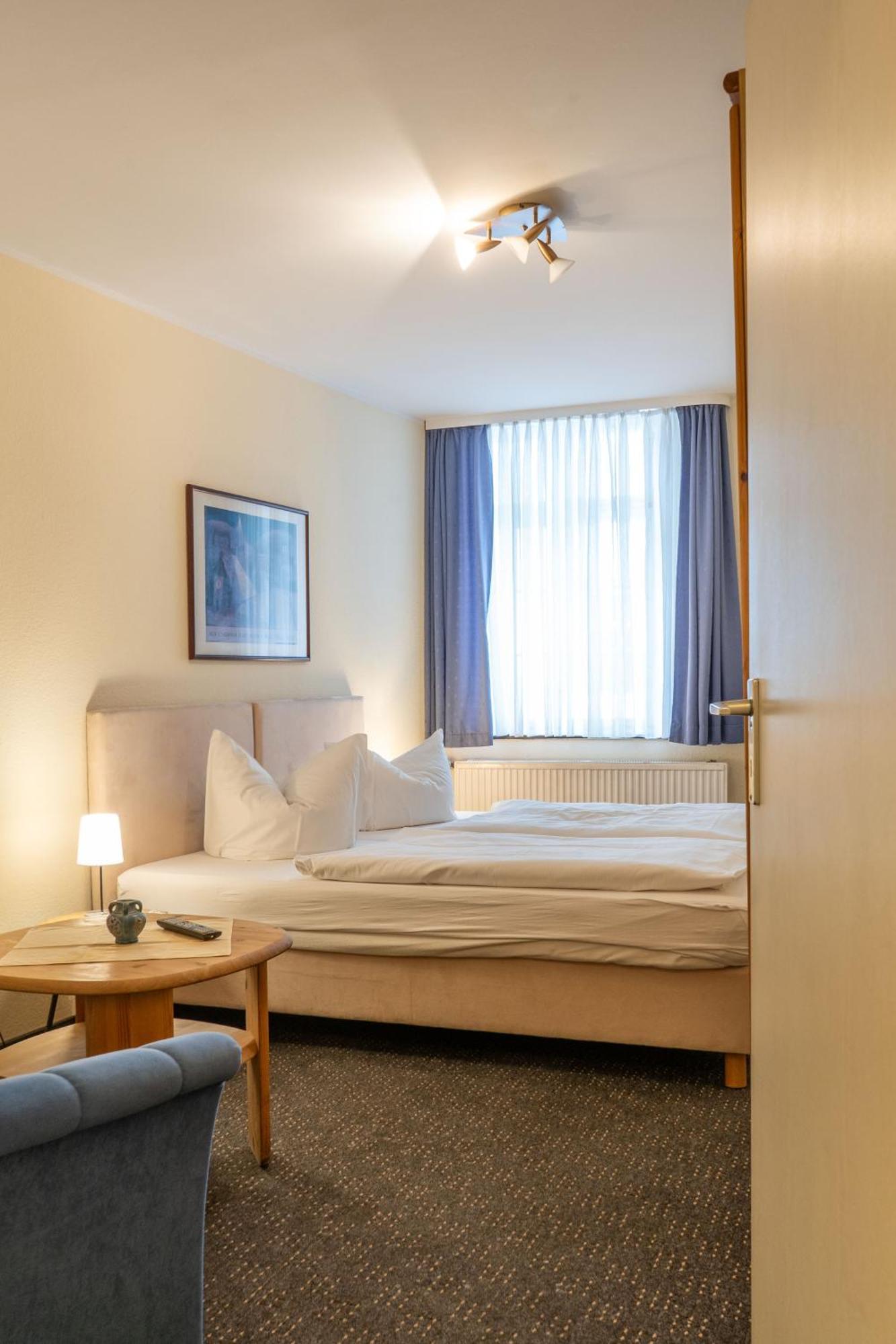 Pension & Ferienwohnungen Toepferstueb'L Saalfeld Saale Exterior foto