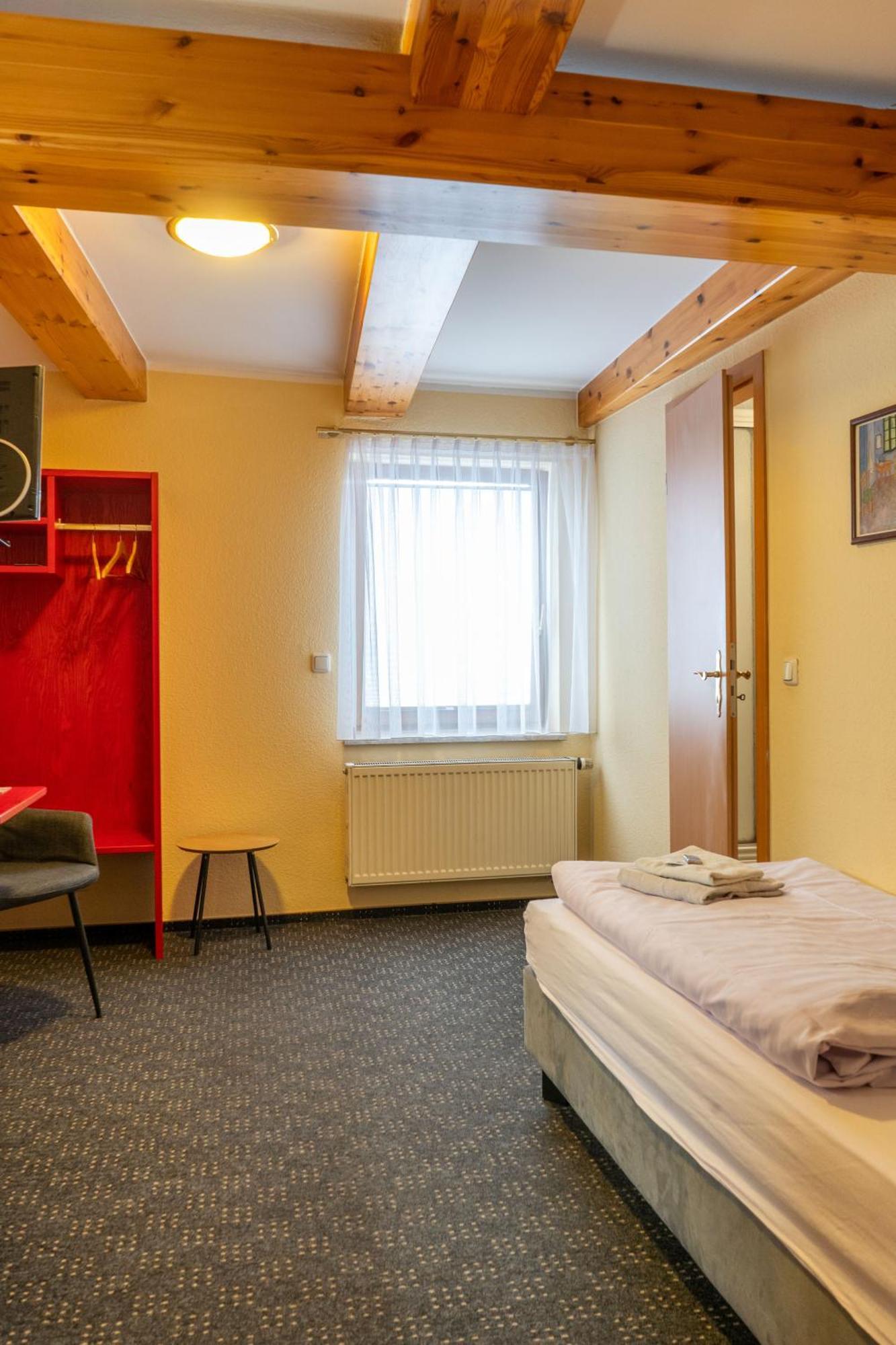 Pension & Ferienwohnungen Toepferstueb'L Saalfeld Saale Exterior foto